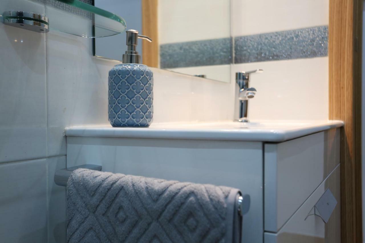 Atocha Art Apartment Madrid Bagian luar foto