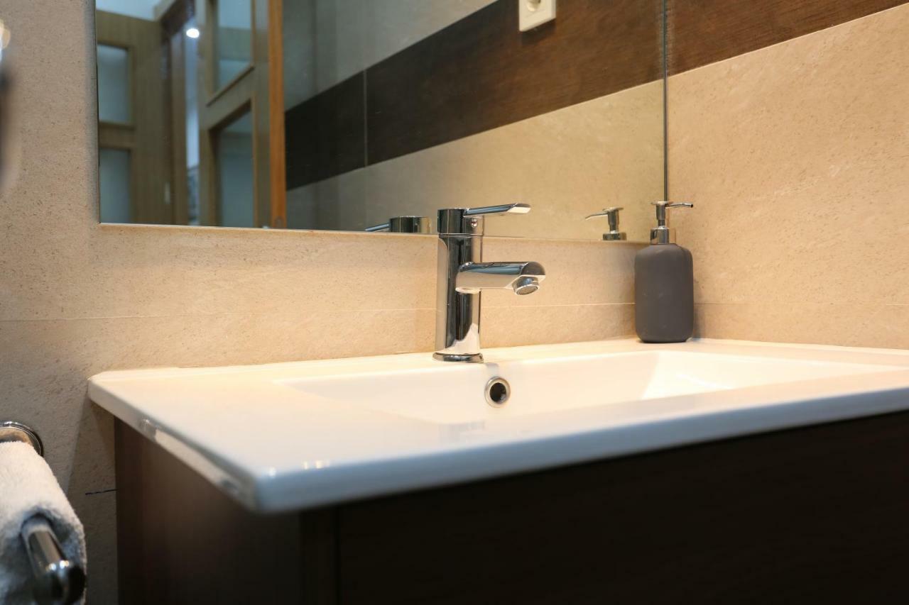 Atocha Art Apartment Madrid Bagian luar foto